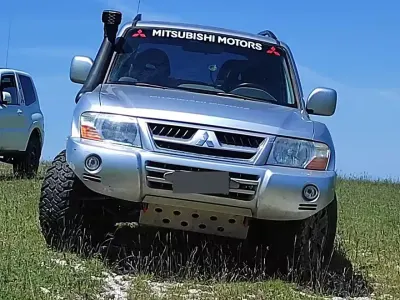 Usata Mitsubishi Pajero 160 CV (117 kW) 2004 Grigio SUV