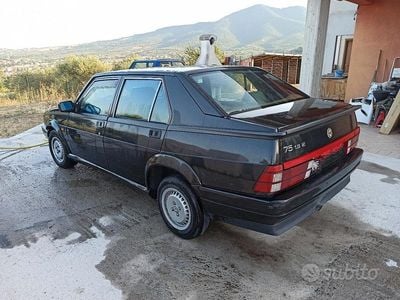 Usata Alfa Romeo 75 105 CV (77 kW) 1992 Nero Berlina