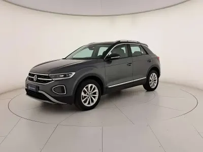 Usata VW T-Roc Style 116 CV (85 kW) 2025 Indium grey metallizzato nero SUV