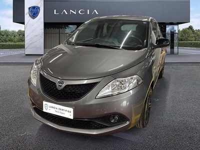 Begagnad Lancia Ypsilon Gold 70 HK (51 kW) 2021 Grå Halvkombi
