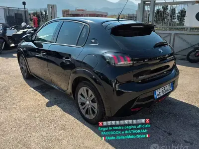 Usata Peugeot 208 Active 56 kW (77 CV) 2021 Nero Utilitaria