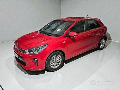 Usata Kia Rio Active 84 CV (61 kW) 2017 Rosso metallizzato Berlina