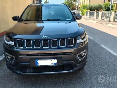 Usata Jeep Compass Limited 140 CV (102 kW) 2017 Grigio SUV