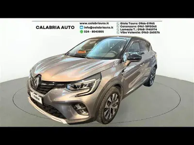 Usata Renault Captur Intens 100 CV (73 kW) 2023 Grigio scuro SUV
