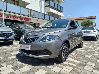 Usata Lancia Ypsilon S 69 CV (50 kW) 2024 Grigio scuro Utilitaria