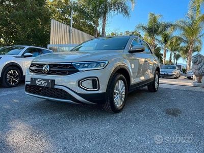 Usata VW T-Roc Life 110 CV (80 kW) 2023 Beige SUV