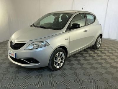 Usata Lancia Ypsilon Gold 70 CV (51 kW) 2016 Argento Utilitaria
