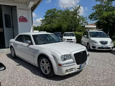 Usata Chrysler 300C 218 CV (160 kW) 2007 Bianco Berlina