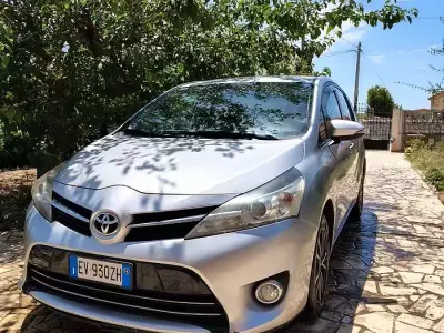 Usata Toyota Verso 111 CV (81 kW) 2014 Grigio Monovolume