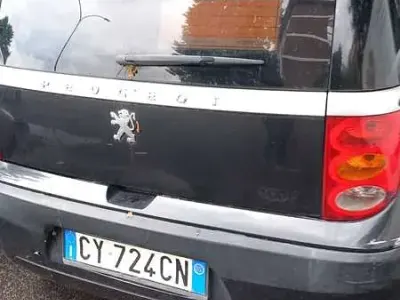 Usata Peugeot 1007 82 CV (60 kW) 2005 Nero Monovolume