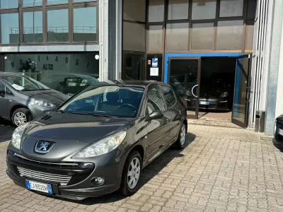 Usata Peugeot 206 57 CV (41 kW) 2011 Grigio Berlina