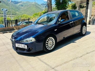 Usata Alfa Romeo 147 Distinctive 120 CV (88 kW) 2006 Blu Utilitaria