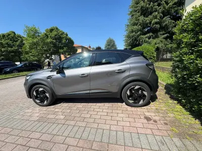 Usata Renault Captur Techno 145 CV (106 kW) 2024 Grigio SUV