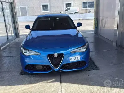Usata Alfa Romeo Giulia 210 CV (154 kW) 2017 Blu Berlina