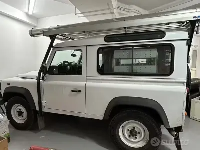 Occasion Land Rover Defender 68 ch (50 kW) 2014 Blanc Break