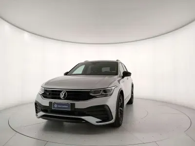 Usata VW Tiguan R-line 190 CV (139 kW) 2023 Reflex silver metallizzato SUV