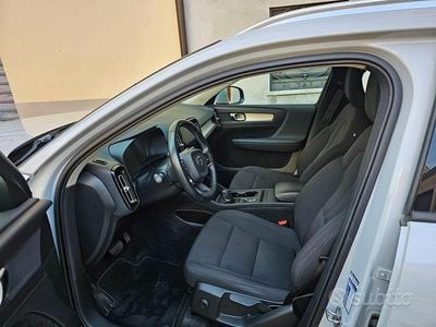 Begagnad Volvo XC40 Momentum 150 HK (110 kW) 2020 Grå SUV