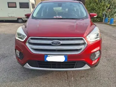 Usata Ford Kuga 150 CV (110 kW) 2017 Rosso SUV