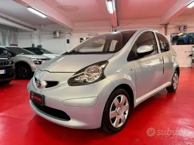 Usata Toyota Aygo Sol 68 CV (50 kW) 2006 Bluazzurro Utilitaria