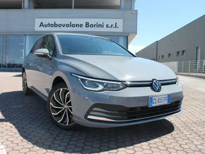 Usata VW Golf VIII Style 131 CV (96 kW) 2024 Moonstone grey Berlina