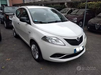 usata Lancia Ypsilon 1.2 69 CV 5 porte Silver