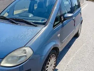 Usata Lancia Musa 90 CV (66 kW) 2006 Bluazzurro Monovolume