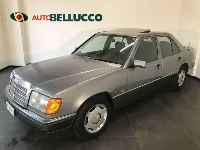 Usata Mercedes 200 122 CV (89 kW) 1989 Grigio Berlina