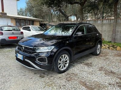 Usata VW T-Roc Life 116 CV (85 kW) 2023 Nero SUV