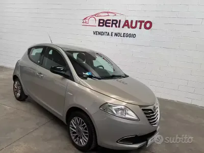Usado Lancia Ypsilon Gold 69 CV (50 kW) 2013 Beige Utilitario