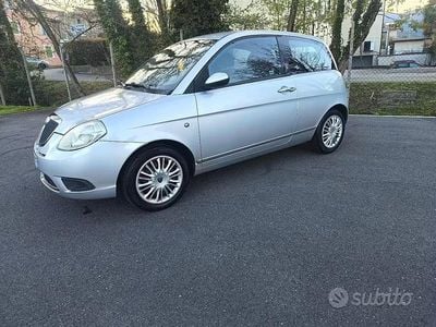 Usata Lancia Ypsilon 75 CV (55 kW) 2007 Grigio Utilitaria