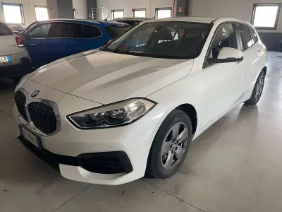 Usata BMW 118 Advantage 140 CV (102 kW) 2023 Perlato Utilitaria