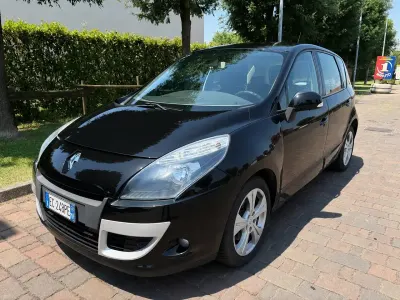 Usata Renault Scénic III Luxe 110 CV (80 kW) 2010 Nero Monovolume