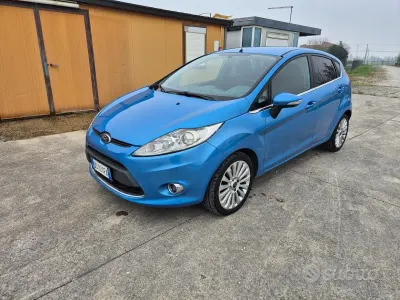 Usata Ford Fiesta Titanium 90 CV (66 kW) 2008 Bluazzurro Utilitaria