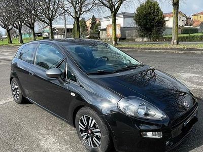 Usata Fiat Punto Young 77 CV (56 kW) 2014 Nero Utilitaria