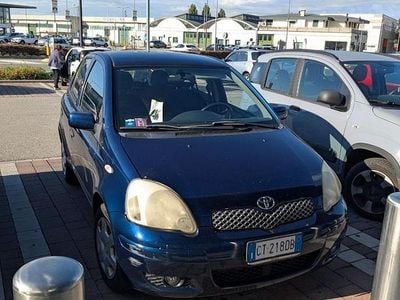 Usata Toyota Yaris 75 CV (55 kW) 2004 Blu Berlina