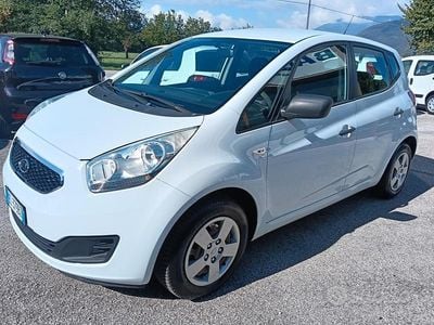 Usata Kia Venga 90 CV (66 kW) 2012 Bianco Utilitaria