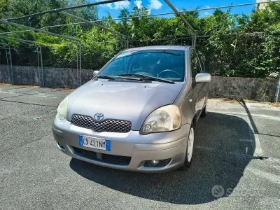 Second-hand Toyota Yaris 65 CP (47 kW) 2005 Gri Hatchback