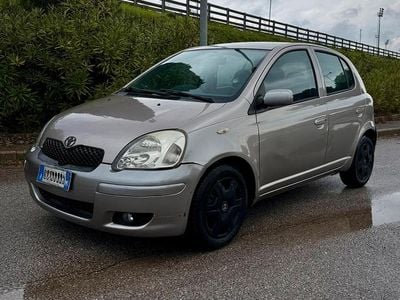 Usata Toyota Yaris 75 CV (55 kW) 2003 Grigio Utilitaria