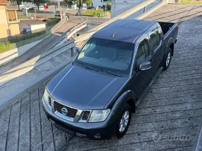 Usata Nissan Navara 190 CV (139 kW) 2015 Grigio Pick-up