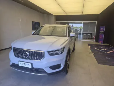 Usata Volvo XC40 Inscription 179 CV (131 kW) 2022 Argento SUV