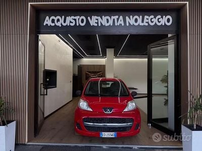 Usata Peugeot 107 68 CV (50 kW) 2010 Rosso Utilitaria