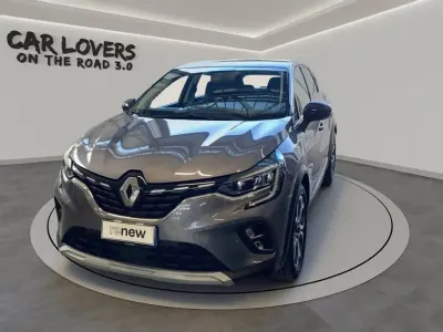 Begagnad Renault Captur Techno 101 HK (74 kW) 2023 Grå SUV