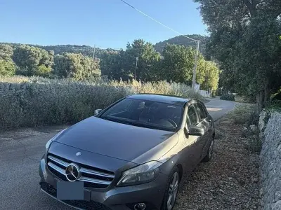 Usata Mercedes A180 109 CV (80 kW) 2013 Grigio Utilitaria