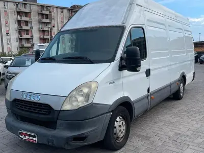 Usata Iveco Daily 145 CV (106 kW) 2013 Bianco Berlina