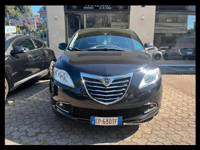 Usata Lancia Ypsilon Gold 69 CV (50 kW) 2013 Nero Utilitaria
