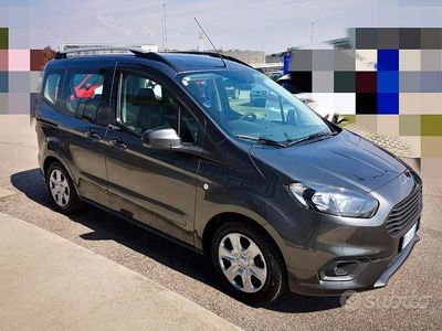 Usata Ford Tourneo Courier 100 CV (73 kW) 2019 Grigio Monovolume