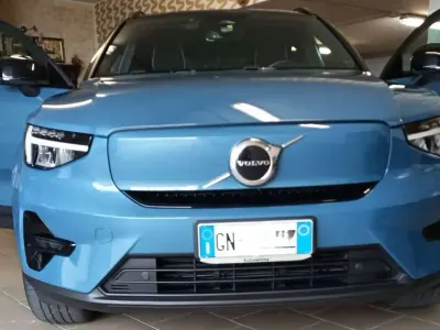 Usata Volvo XC40 Plus 160 kW (218 CV) 2023 Blu/azzurro SUV