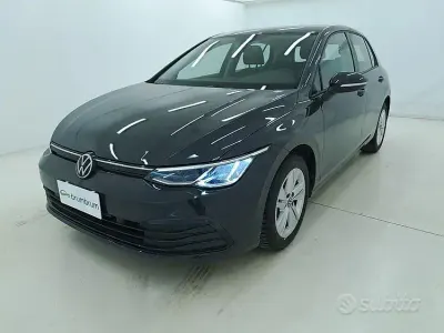Usata VW Golf VIII Life 110 CV (80 kW) 2022 Grigio Berlina