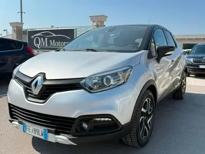 Usata Renault Captur Intens 90 CV (66 kW) 2016 Grigio SUV