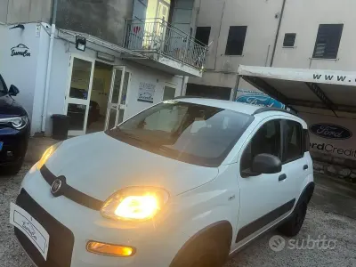 Usata Fiat Panda 4x4 S 85 CV (62 kW) 2020 Bianco Utilitaria